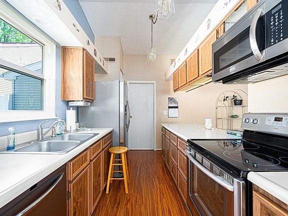 5th image of 3145 Dewbourne Dr
