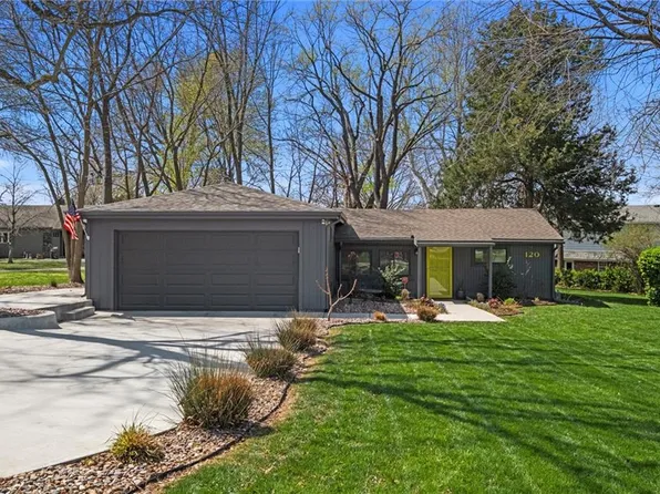 120 Dockside Cir, Lake Tapawingo, MO 64015