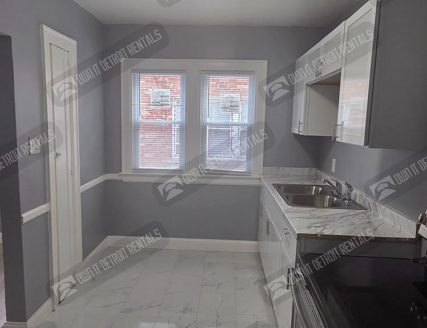 Multi Family 2 Bedroom 1 Bathroom — Photo 2