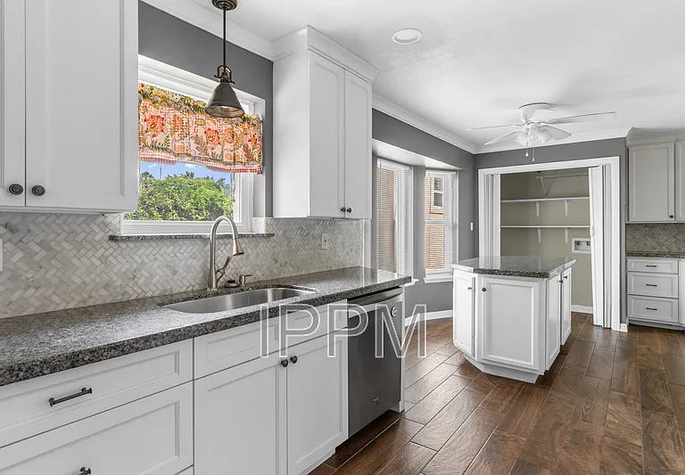 609 Inverary Dr — Photo 23