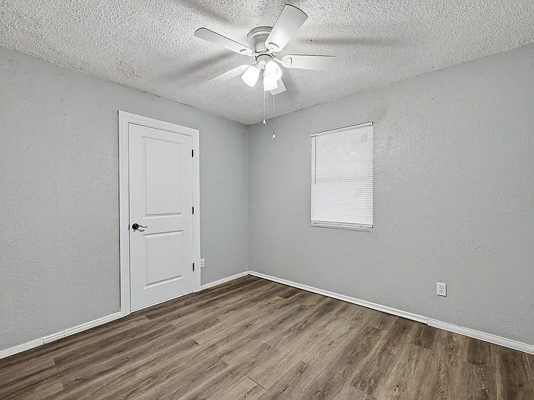4913 S 26th St — Photo 15
