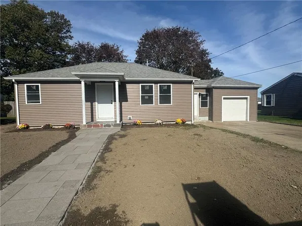 112 Durfee Rd, Tiverton, RI 02878