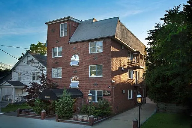 Fairfield Townhouse at Woodmere — Photo 1