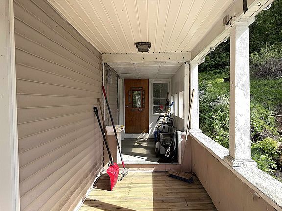 4th image of 568 Rockingham Street