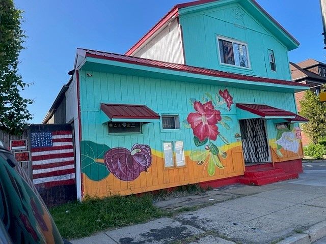 1st image of 560 E 12th St