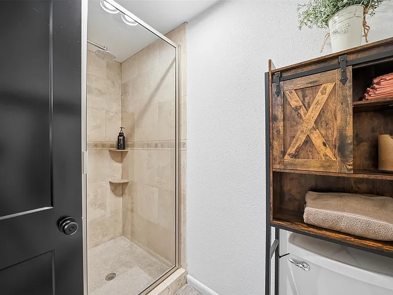 3226 Poe Dr — Photo 25