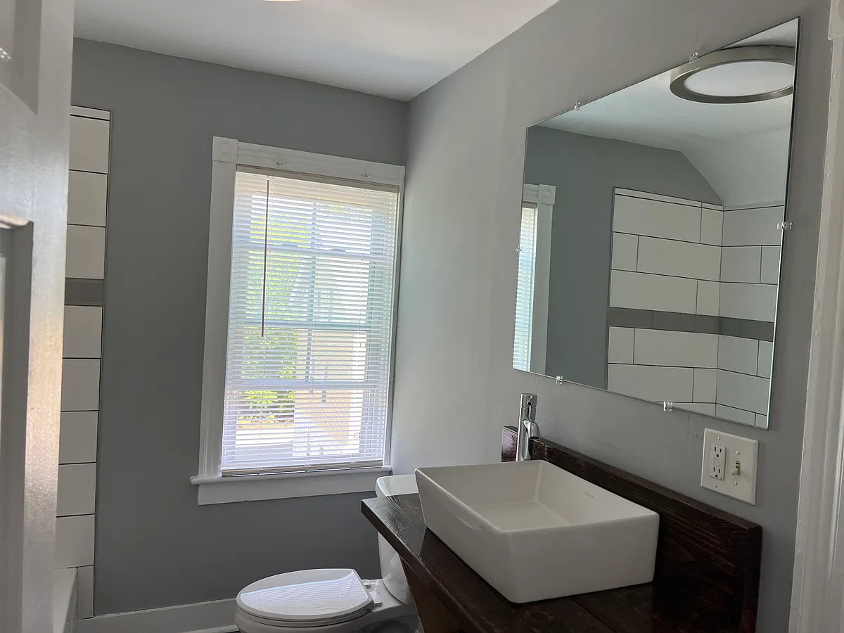 Building Photo - 32 Tuxedo Ave #3