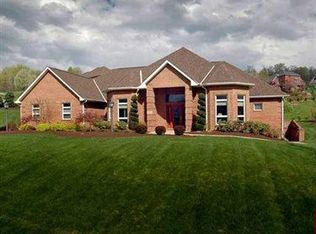 9070 Lucia Ln, North Huntingdon, PA