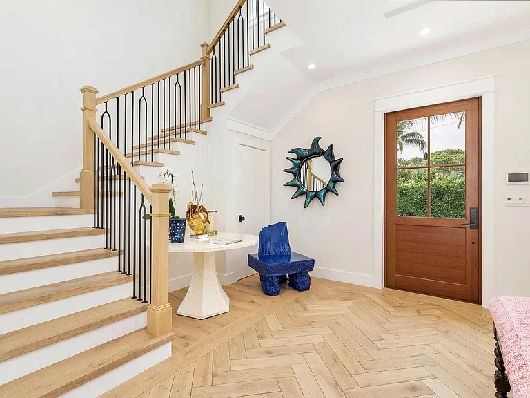 315 Avila Rd — Photo 2