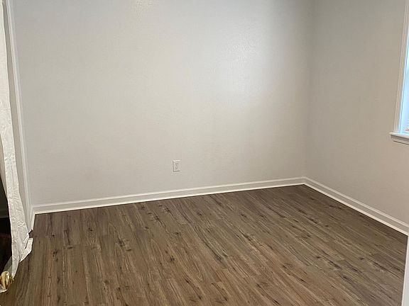 4th image of 211 Pebble Creek Dr