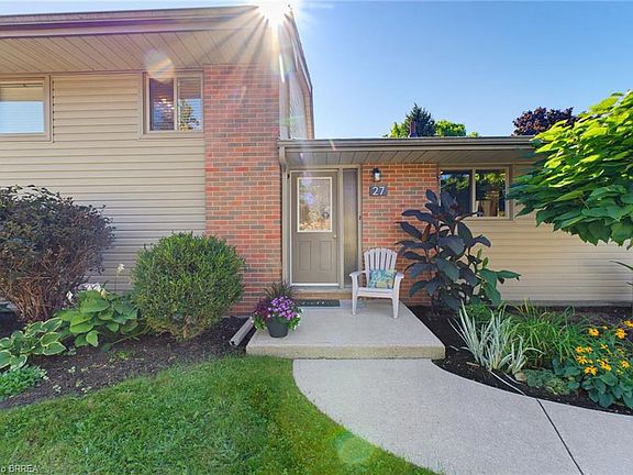 4th image of 27 Brier Cres