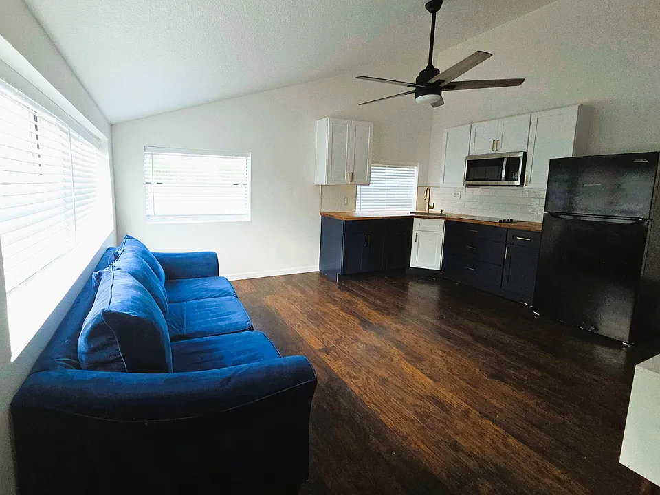 Large sofa and spacious windows with elegant blinds for your comfort.