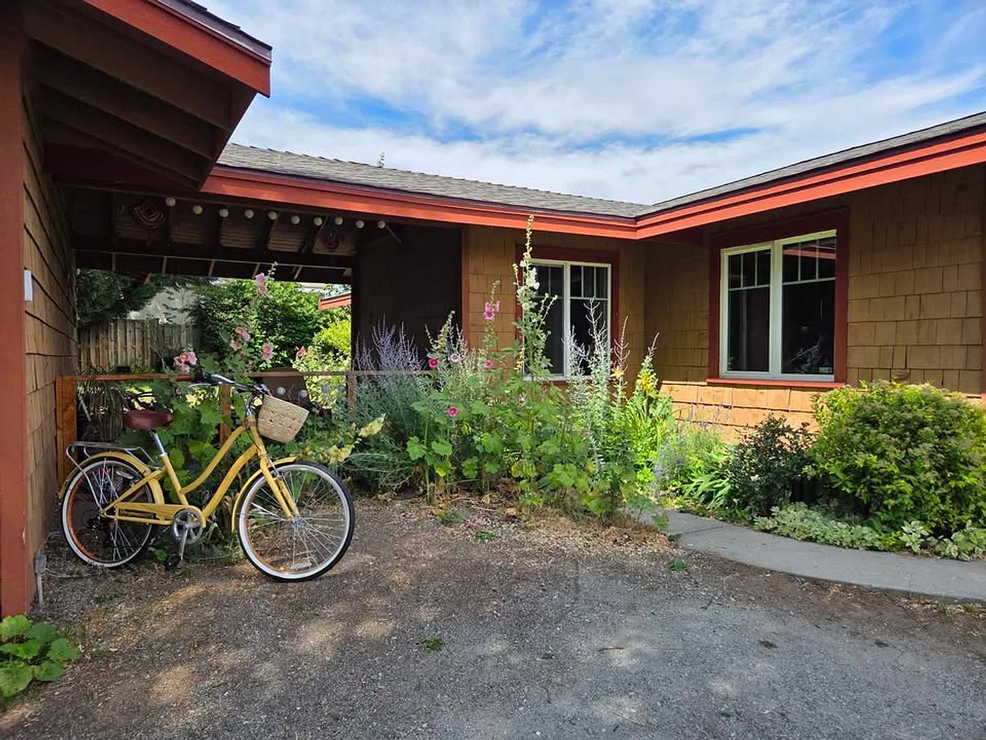 Move In Special Adorable 2 Bedroom House For Rent In Quiet Entiat! — Photo 4