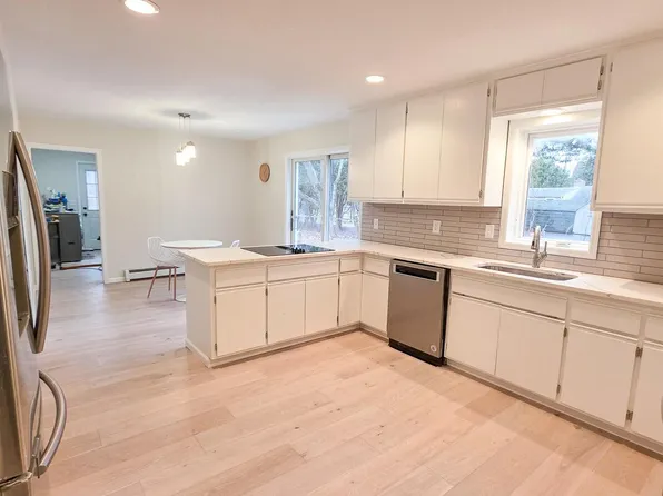 835 Vicksburg Ln N, Plymouth, MN 55447