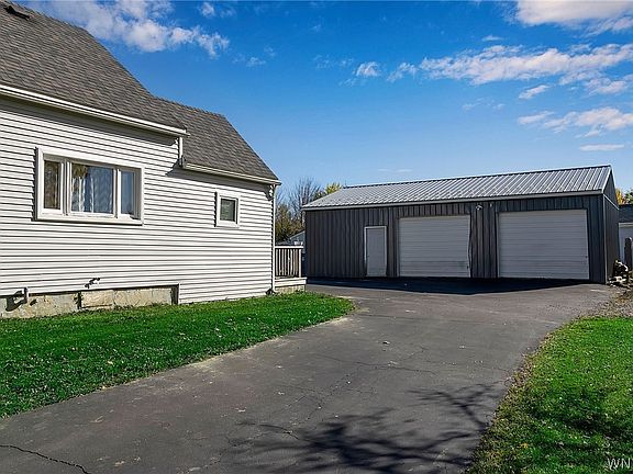 4th image of 1261 Gowans Rd