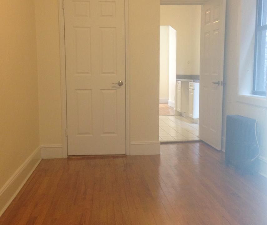 2nd image of 700 2nd Ave