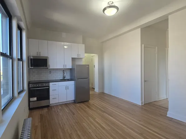 515 Cathedral Parkway image 3 of 8