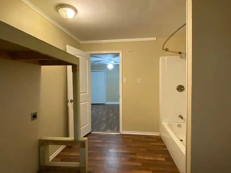 403 Pedernales St — Photo 18