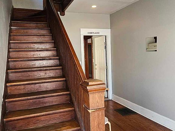 4th image of 125 Groton Ave