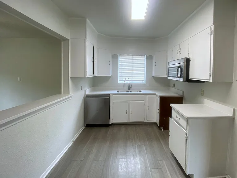 158 Weizmann St — Photo 4