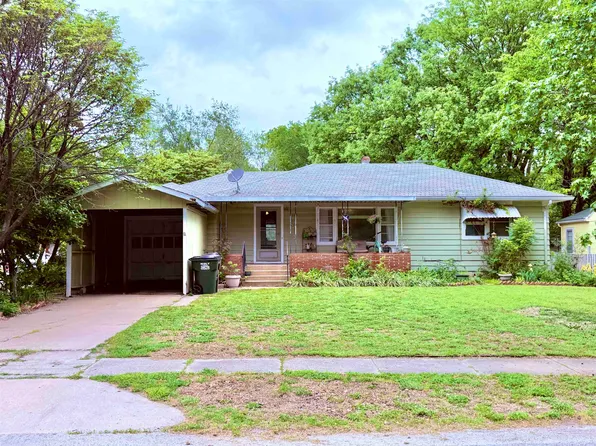 110 W 23rd St, Newton, KS 67117