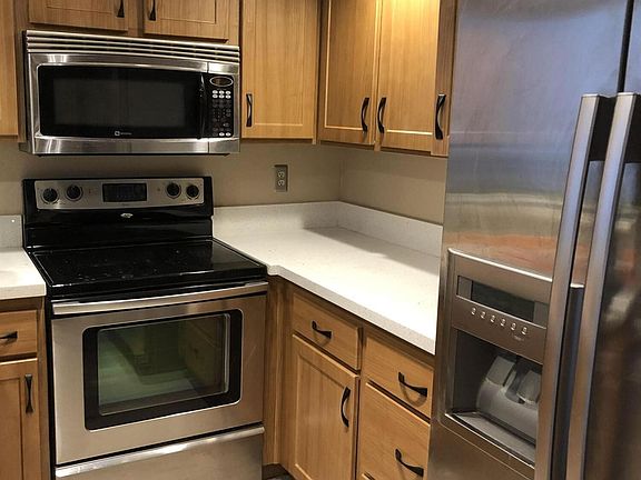2nd image of 39 E Waltann Ln
