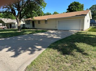 903 E 32nd Ave, Hutchinson, KS 67502