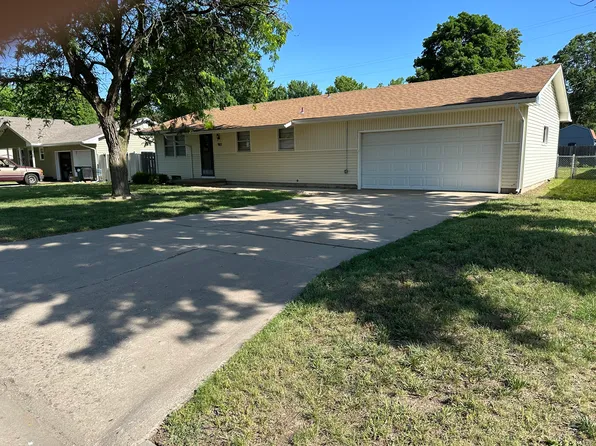 903 E 32nd Ave, Hutchinson, KS 67502
