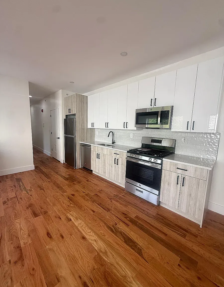 4 bed, $3,100 — Photo 2