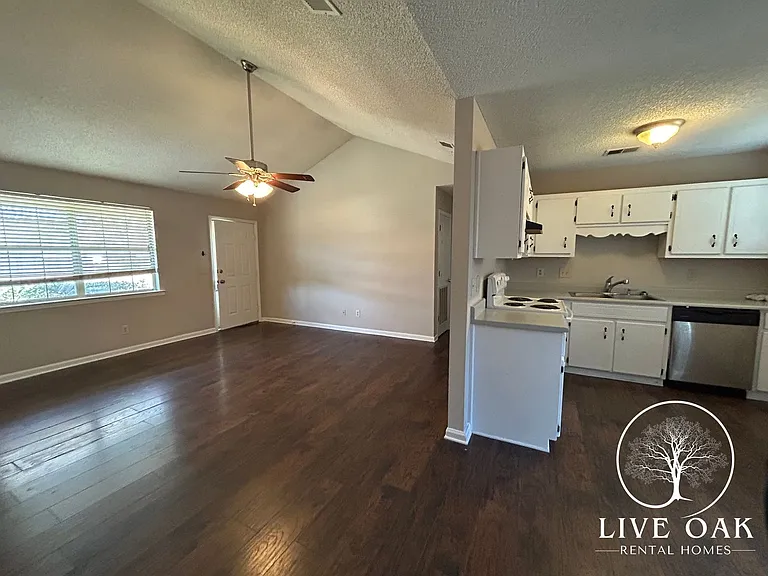 1469 Flo Zechman Dr — Photo 4