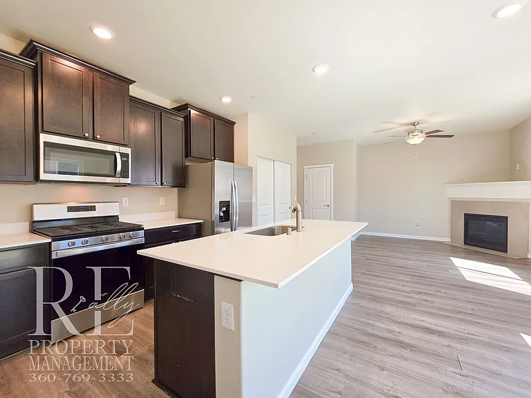 106 McNeal Ave — Photo 5