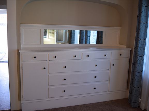 Built-in hutch