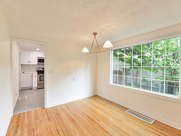 5th image of 4424 N Hawthorne St