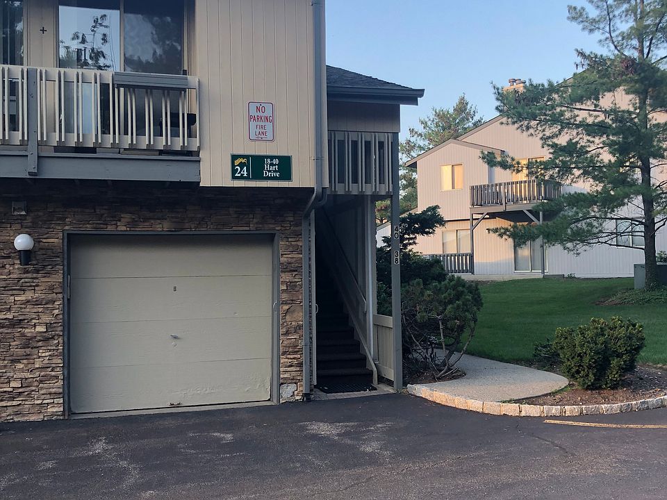 1st image of 40 Hart Dr