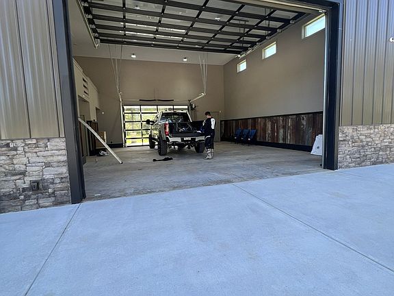 4th image of 950 Island Shoals Rd