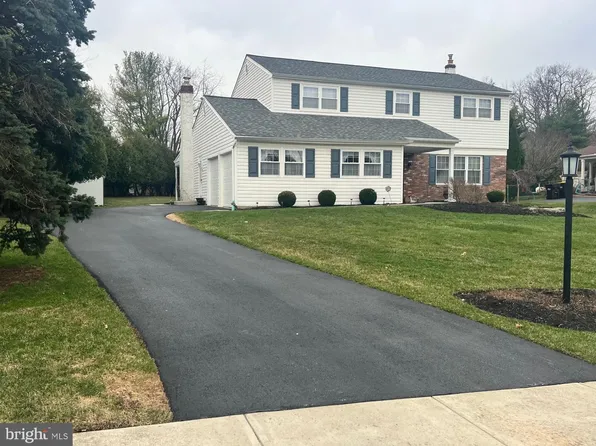 1025 Singer Ln, East Norriton, PA 19403