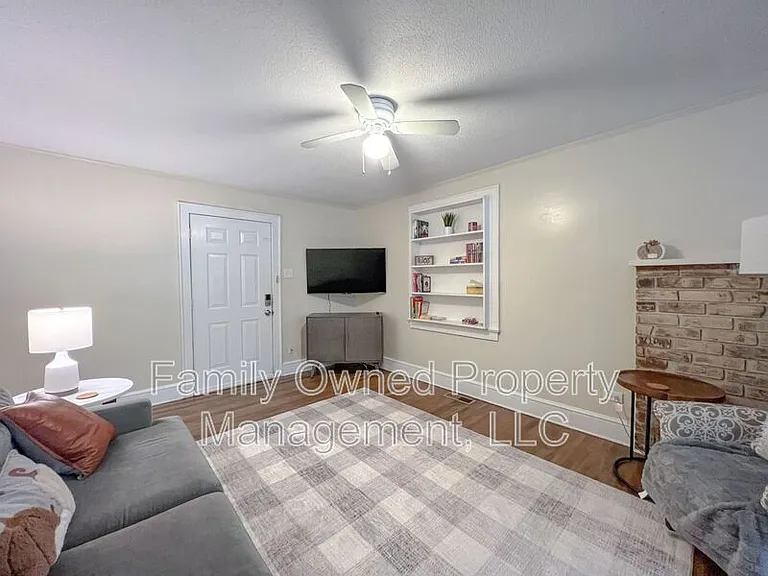 806B N Magnolia St — Photo 5