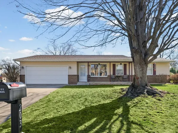 203 Valley Rd, Monticello, IL 61856