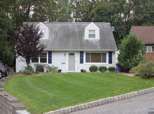 3 Sunrise Ter, Cedar Grove, NJ 07009