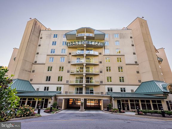 4th image of 1702 N Park Dr APT 18