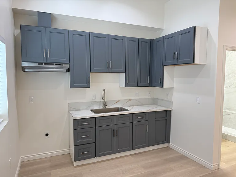 711 Walnut St #9 — Photo 2