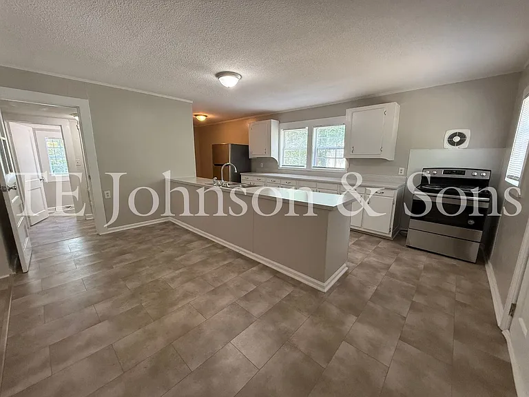 526 Chandler St — Photo 14