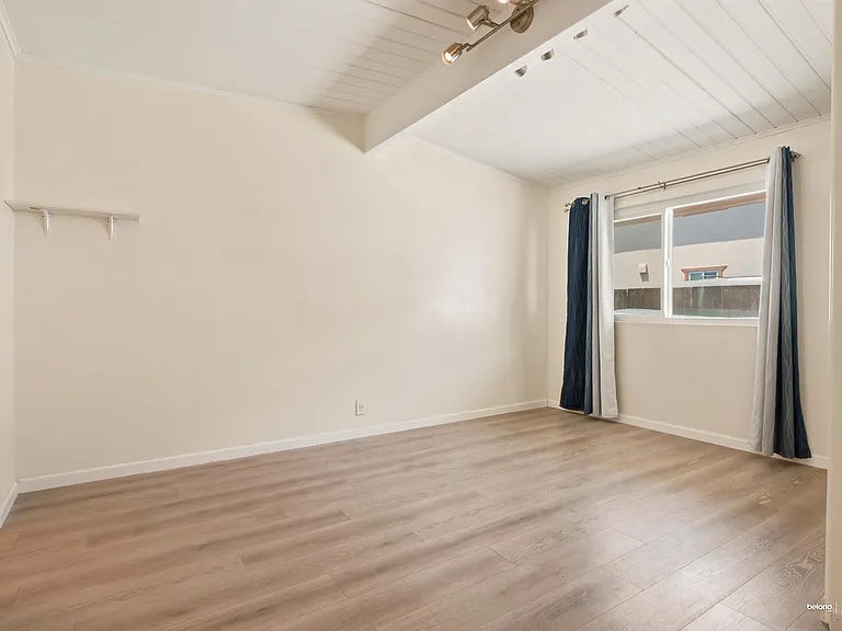 530 2nd Pl #B — Photo 14