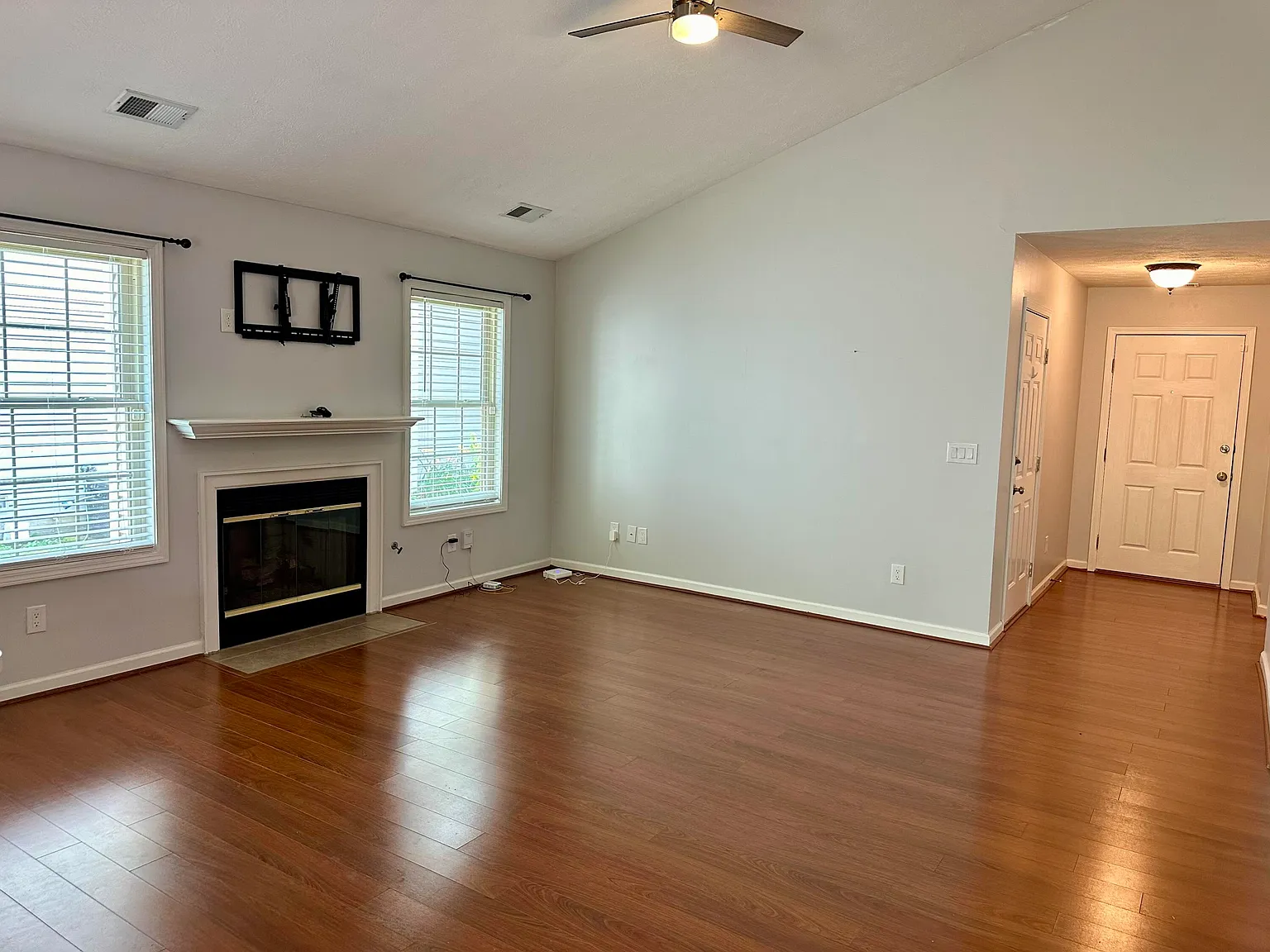 2 bed, 1066 sqft, $1,895 — Photo 2