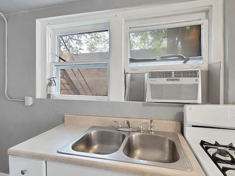 529 Colorado Ave — Photo 7