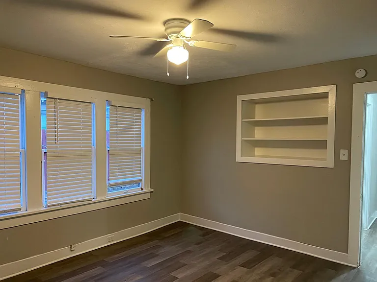 704 Williams Ave — Photo 11