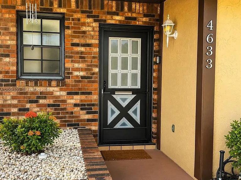 4633 Vilabella Dr #4633 — Photo 2