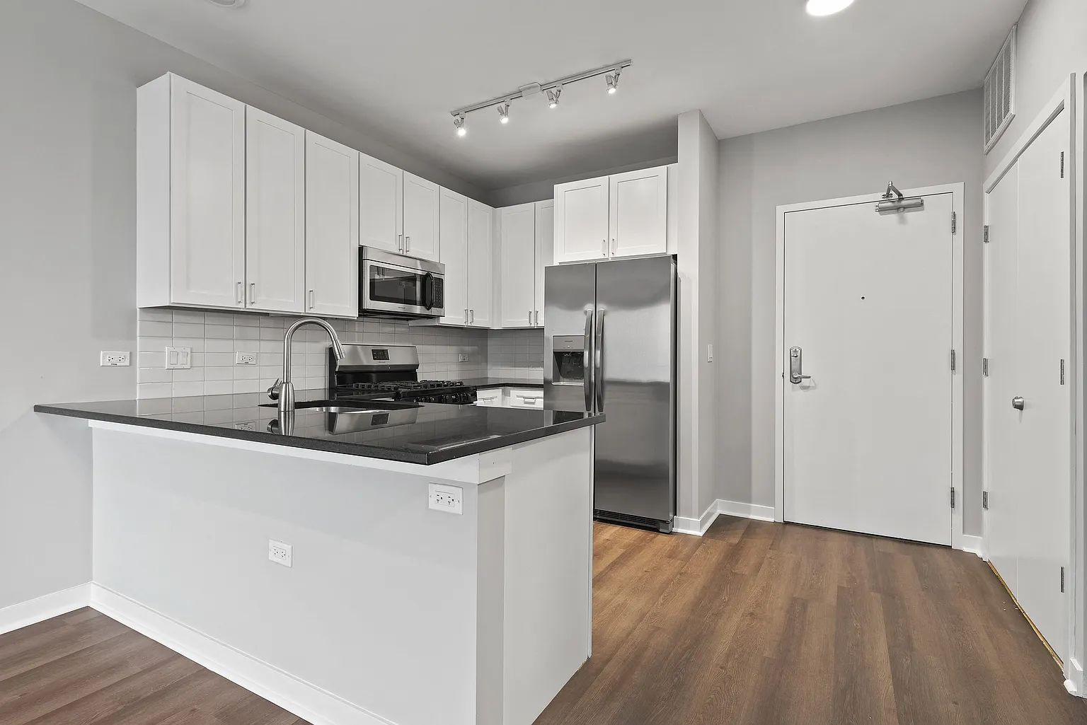 1717 Ridge Ave #4138302 photo 1