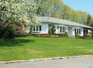 17 Gulls Cv, Manhasset, NY 11030