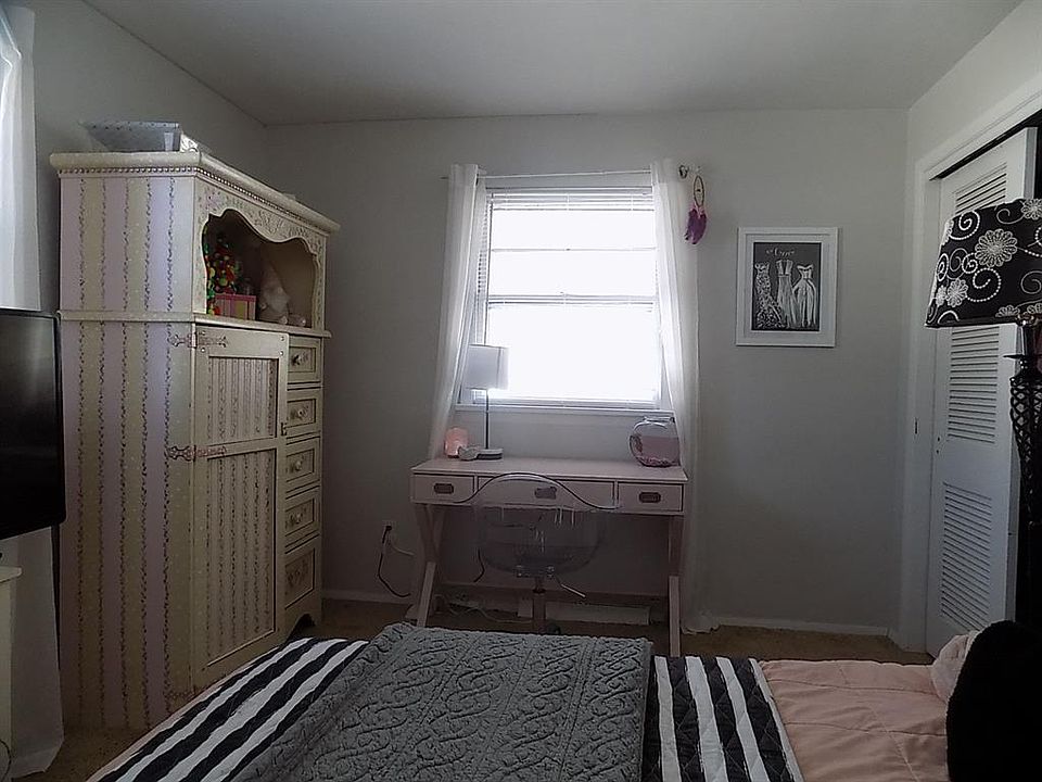 1st image of 4 Wightman Dr